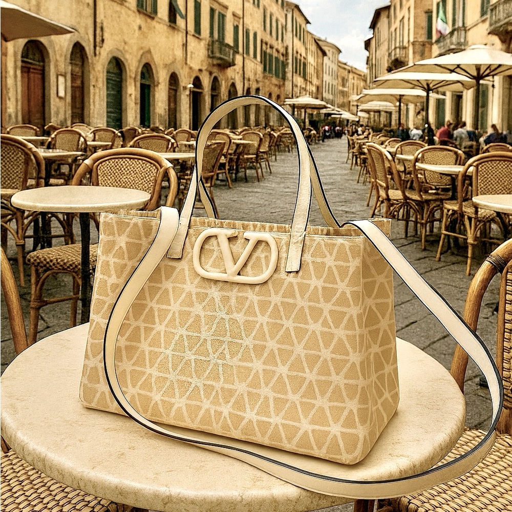 Valentino Garavani medium V logo tote